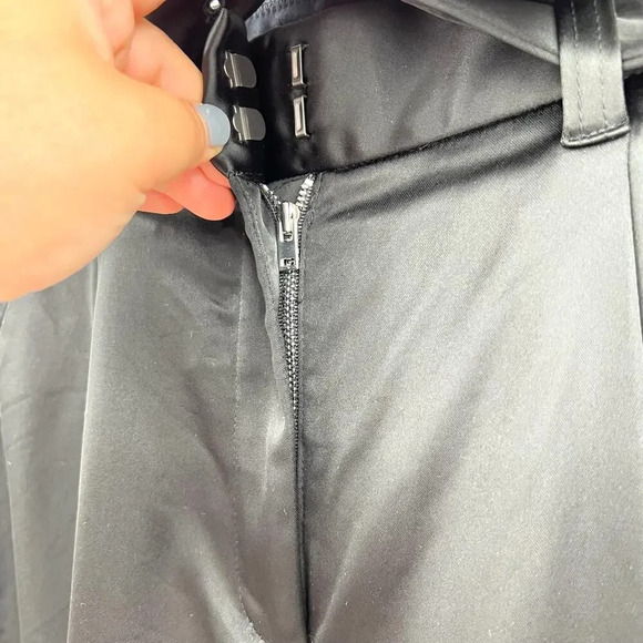 Aritzia Babaton Belted Pleat Pant Trouser Cropped Stretch Satin Black Size 2 - Picture 5 of 13